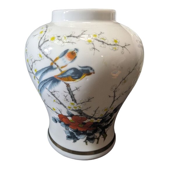 Vintage Set of 2 JAY Fine China Porcelain Vase Set With Bluebirds & Floral Motif - Picture 2 of 13